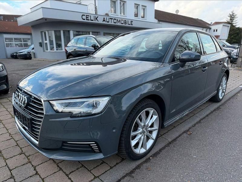 Grau Gebraucht 2017 Audi A3 Sportback e-tron Kleinwagen | 14.490 € (Fairer Preis) - Bild 1/4