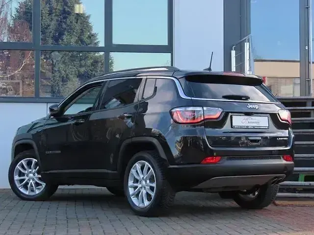Käytetty Jeep Compass 150 HP (110 kW) 2021 Musta Katumaasturi
