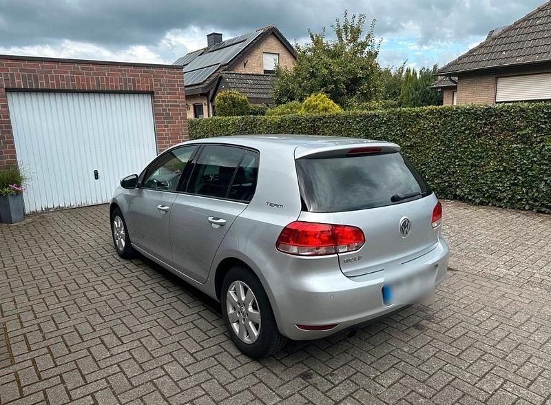 Silber Gebraucht 2011 VW Golf VI Kleinwagen | 4.000 € (Guter Preis) - Bild 1/4