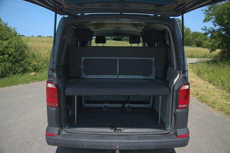 Gebraucht VW Transporter 150 PS (110 kW) 2017 Grau Van