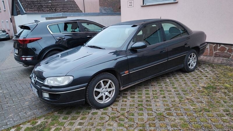 Schwarz Gebraucht 1998 Opel Omega Limousine | 600 € (Superpreis) - Bild 1/4