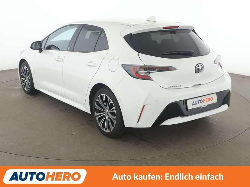 Gebraucht Toyota Corolla Team 116 PS (85 kW) 2021 Weiß Limousine