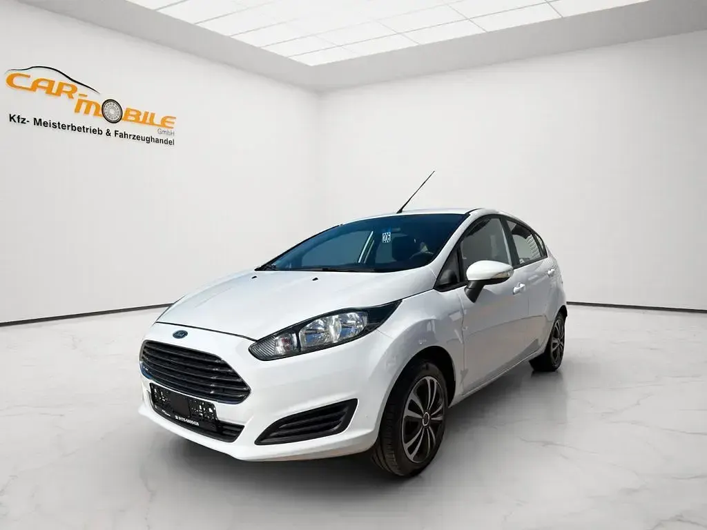 Gebraucht Ford Fiesta Trend 80 PS (58 kW) 2014 Weiß Kleinwagen