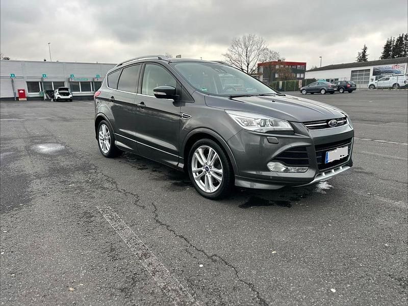 Gebraucht Ford Kuga Individual 150 PS (110 kW) 2015 Grau SUV