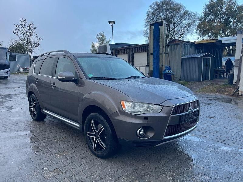 Grau Gebraucht 2010 Mitsubishi Outlander Intense SUV | 5.900 € (Guter Preis) - Bild 1/4