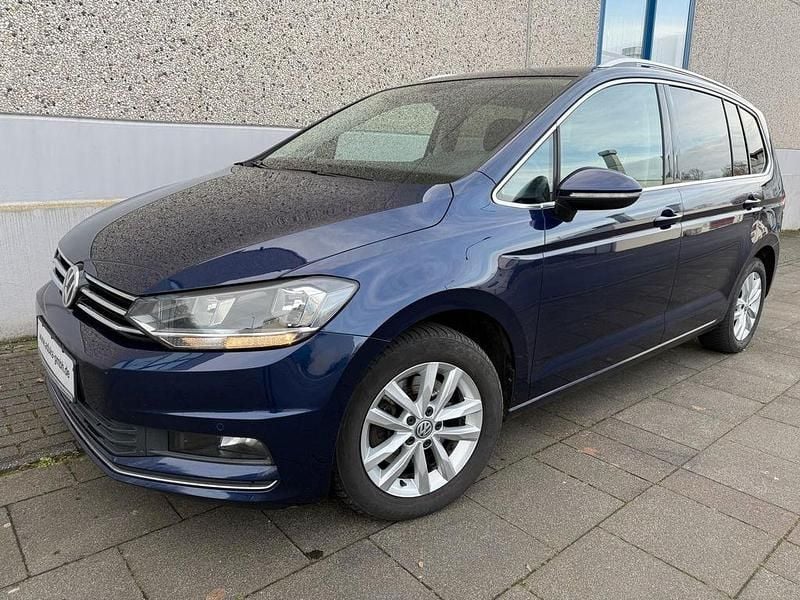 Gebraucht VW Touran Highline 116 PS (85 kW) 2019 Blau Van / Kleinbus