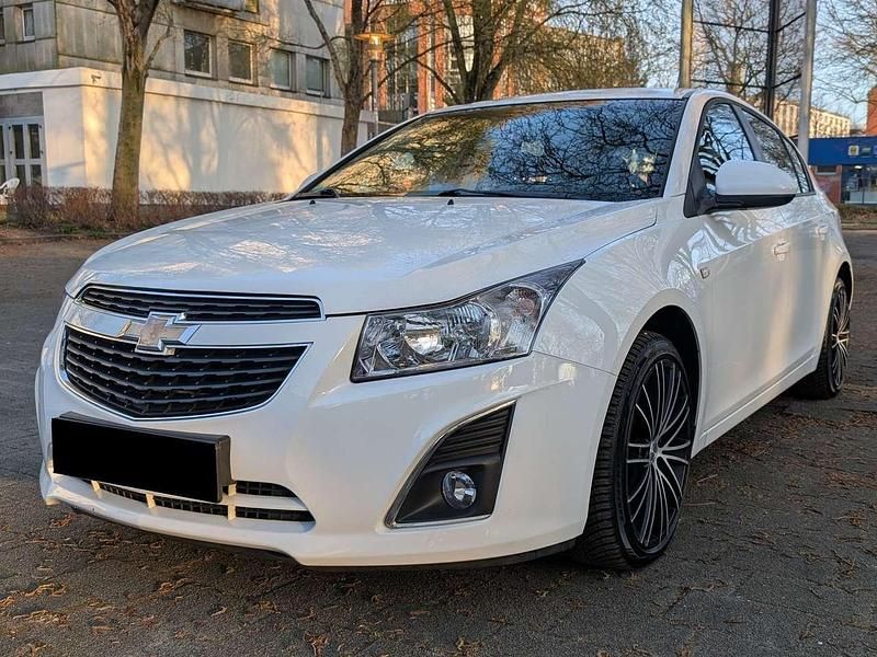 Weiß Gebraucht 2013 Chevrolet Cruze LT Limousine | 7.000 € (Teuer) - Bild 1/4