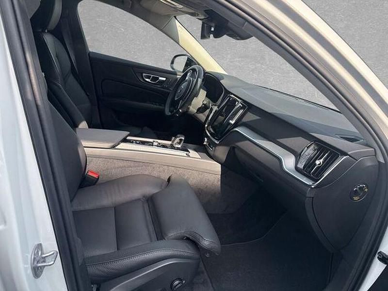 Gebraucht Volvo V60 Plus 197 PS (144 kW) 2025 Crystal weiß perleffekt Kombi