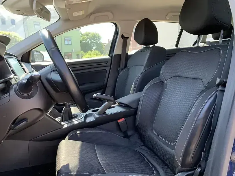 Gebraucht Renault Mégane GrandTour 140 PS (102 kW) 2019 Blau Kombi