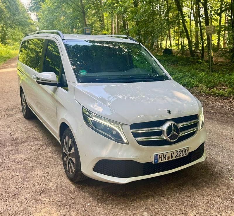 Weiß Gebraucht 2020 Mercedes V220 Edition Van / Kleinbus | 41.500 € (Superpreis) - Bild 1/4