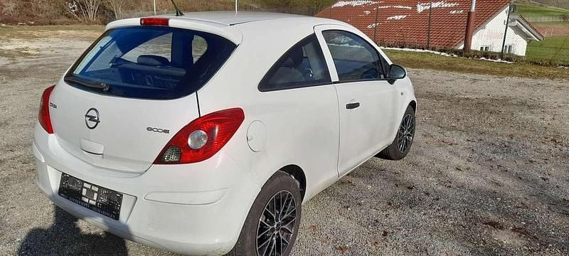 Gebraucht Opel Corsa Selection 69 PS (50 kW) 2012 Casabl/arctic/eisweiss/kaolin Kleinwagen