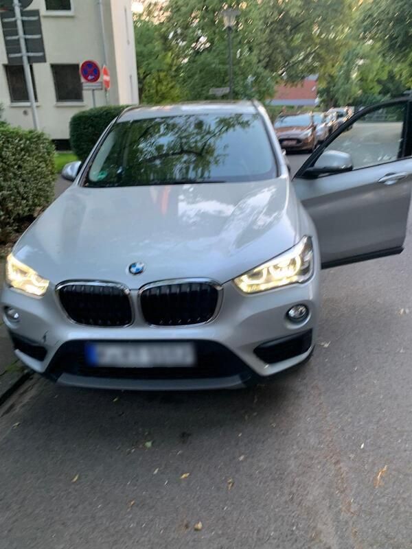 Grau Gebraucht 2018 BMW X1 SUV | 14.900 € (Superpreis) - Bild 1/4