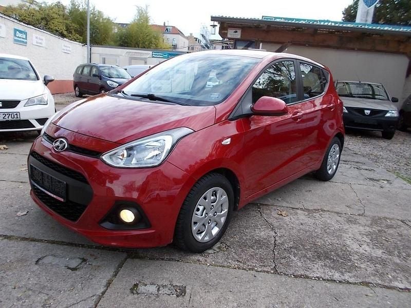 Rot Gebraucht 2016 Hyundai i10 Kleinwagen | 7.490 € (Guter Preis) - Bild 1/4