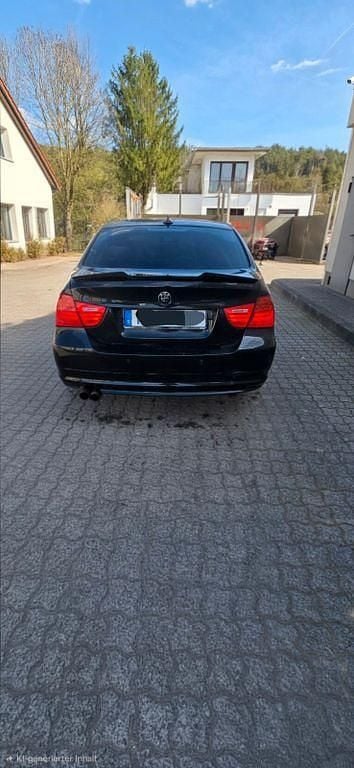 Gebraucht BMW 325 197 PS (144 kW) 2009 Schwarz Limousine
