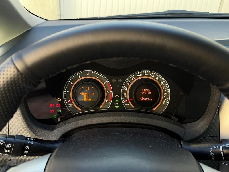 Gebraucht Toyota Auris 99 PS (72 kW) 2012 Weiß Kleinwagen