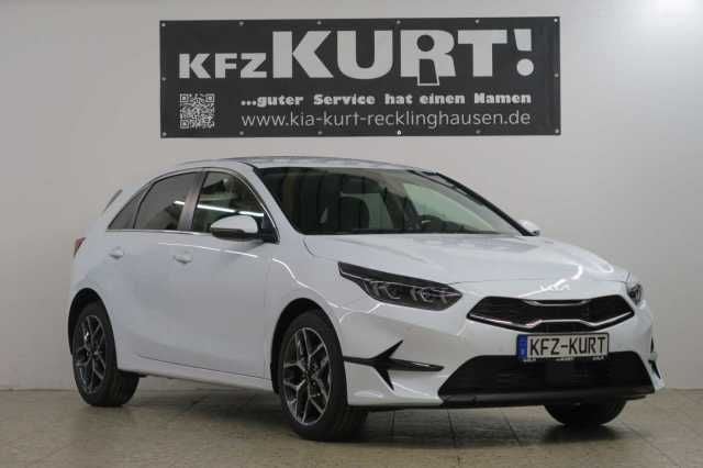 Weiß Neu 2025 Kia Ceed 4 Limousine | 25.990 € (Guter Preis) - Bild 1/4