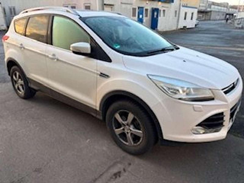 Gebraucht Ford Kuga Titanium 150 PS (110 kW) 2015 Weiß SUV