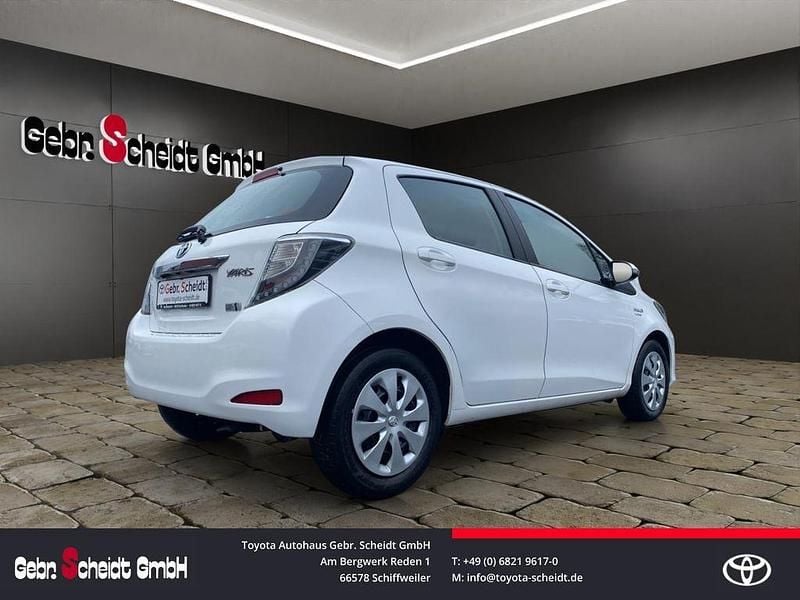 Gebraucht Toyota Yaris Hybrid Life 101 PS (74 kW) 2013 Weiß Kleinwagen