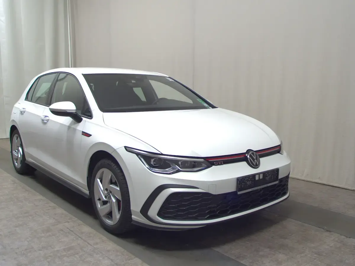 Gebraucht VW Golf VIII GTI 245 PS (180 kW) 2024 Weiss Limousine