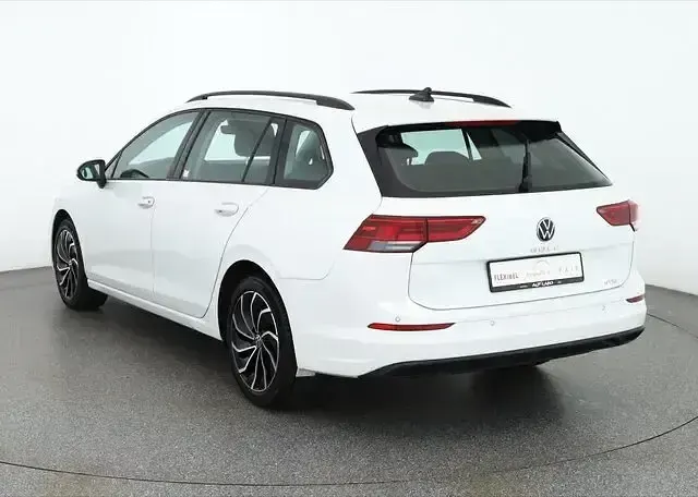 Gebraucht VW Golf VIII Life 110 PS (80 kW) 2022 Pure white Kombi