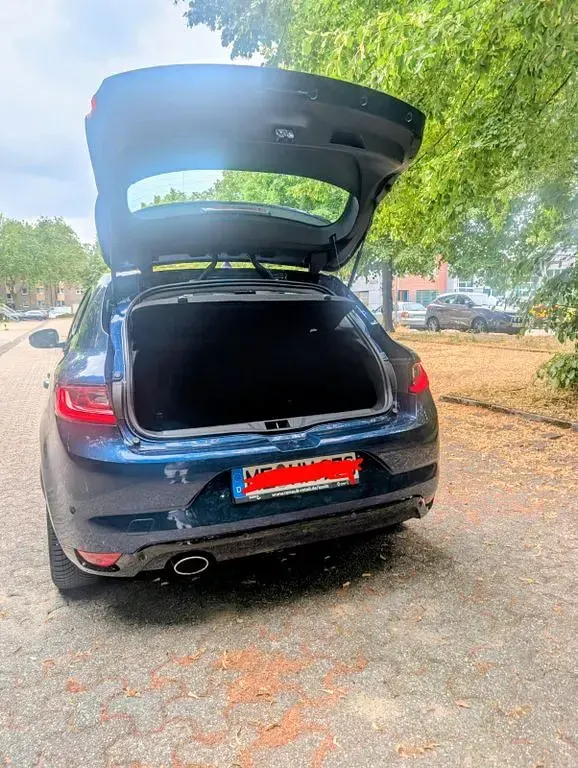 Gebraucht Renault Mégane IV Intens 132 PS (97 kW) 2017 Blau Limousine