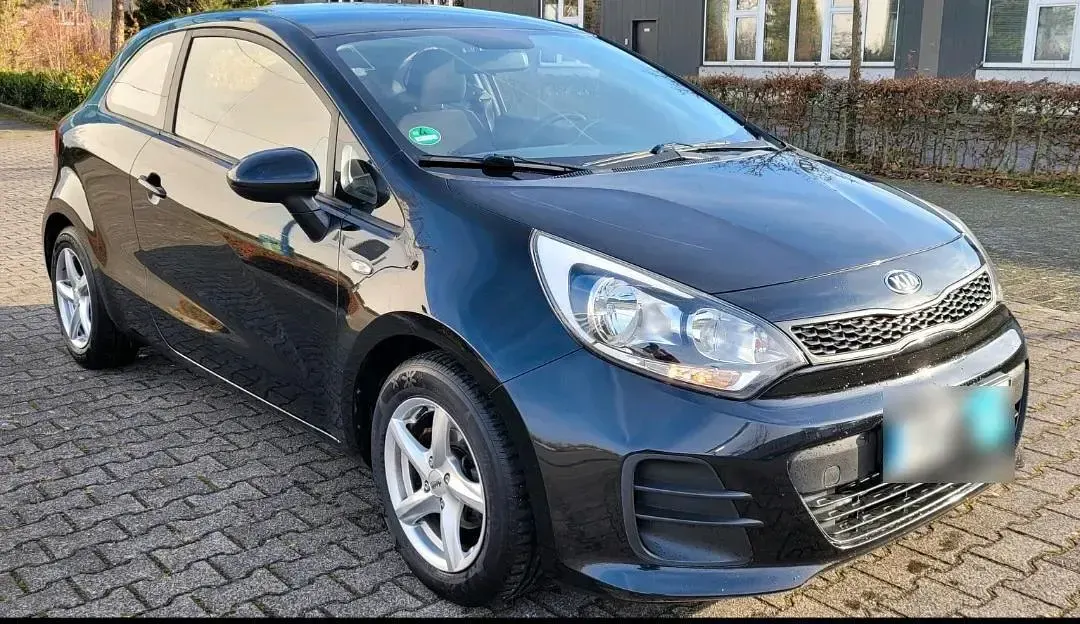 Gebraucht Kia Rio 84 PS (61 kW) 2016 Schwarz Kleinwagen