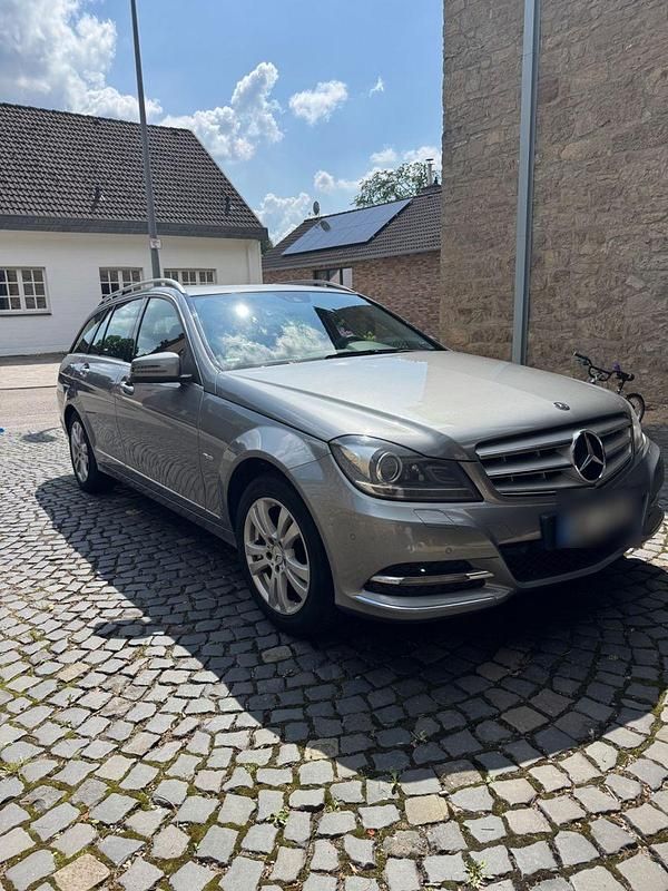 Silber Gebraucht 2011 Mercedes 220 Avantgarde Kombi | 8.000 € (Fairer Preis) - Bild 1/4