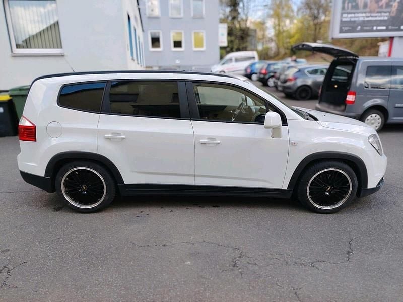 Gebraucht Chevrolet Orlando 165 PS (121 kW) 2012 Weiß Van / Kleinbus
