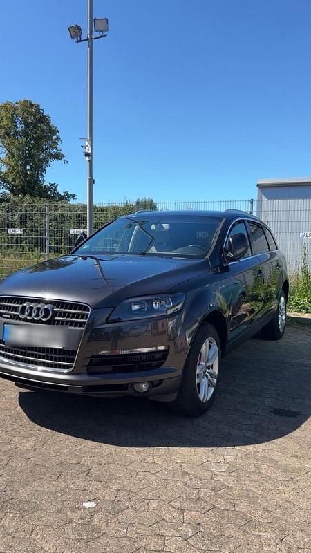 Grau Gebraucht 2007 Audi Q7 SUV | 7.199 € (Superpreis) - Bild 1/4