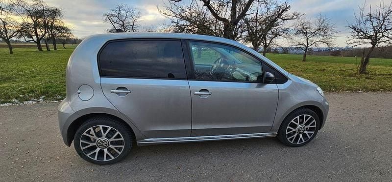 Silber Gebraucht 2020 VW e-up! Kleinwagen | 12.000 € (Guter Preis) - Bild 1/4