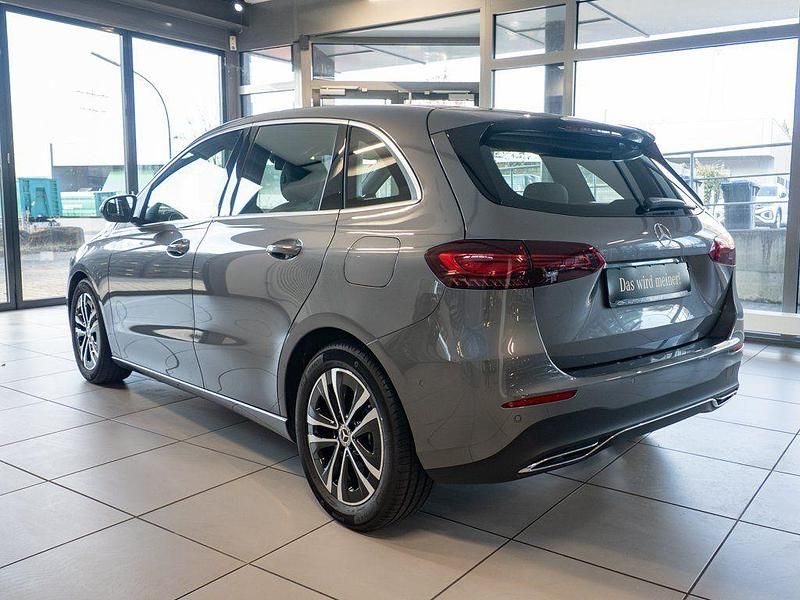 Gebraucht Mercedes B180 Advanced 136 PS (100 kW) 2024 Grau Kleinwagen