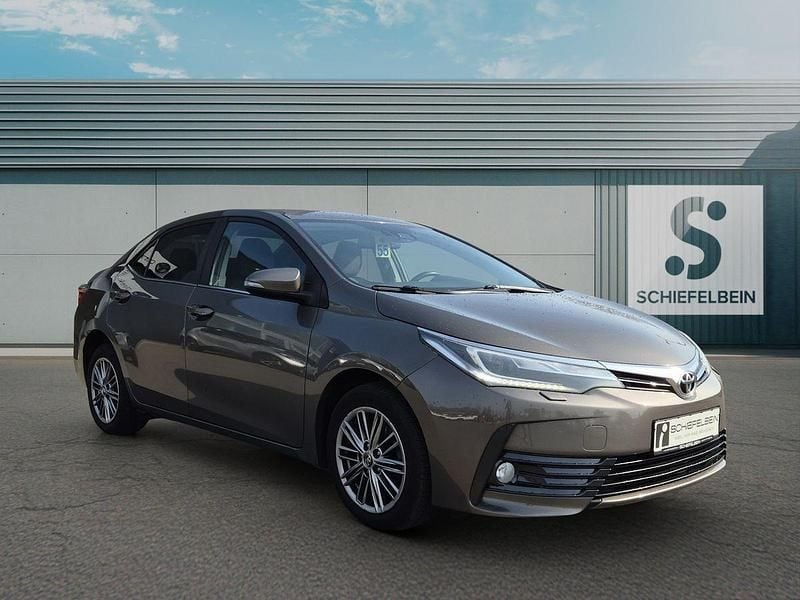 Gebraucht Toyota Corolla 132 PS (97 kW) 2018 Avantgarde bronze metallic Limousine