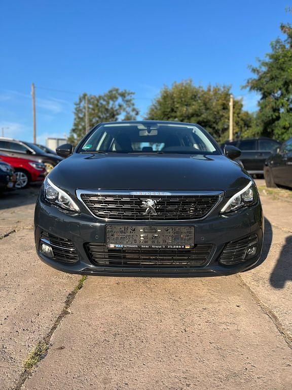 Grau Gebraucht 2017 Peugeot 308 Active Kombi | 10.999 € (Etwas zu teuer) - Bild 1/4