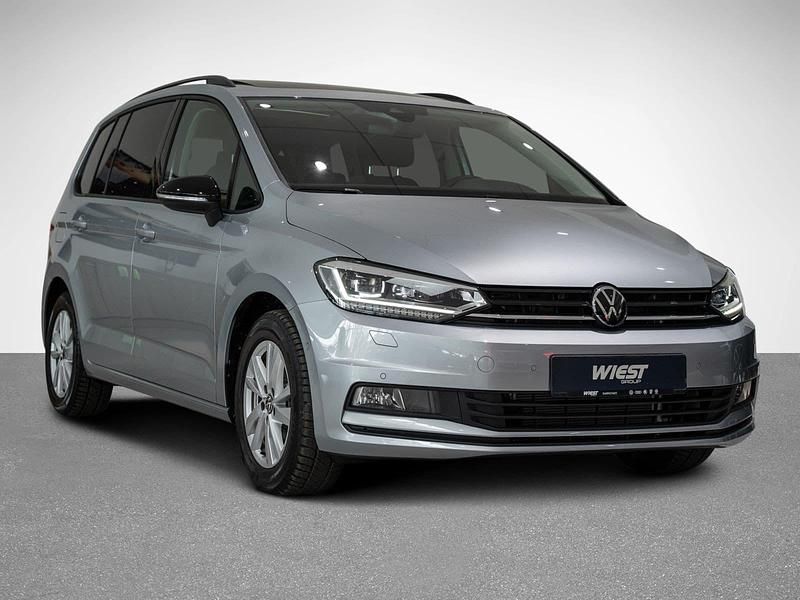Oyster silver metallic Gebraucht 2024 VW Touran Highline Van / Kleinbus | 44.999 € - Bild 1/1