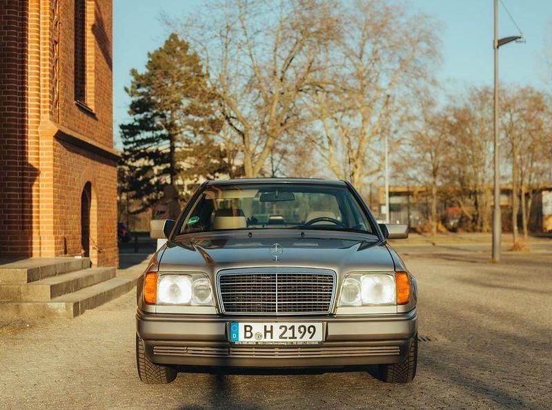 Gebraucht Mercedes E220 150 PS (110 kW) 1995 Gold Coupé