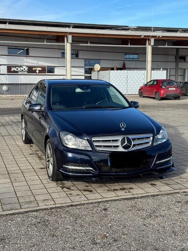 Gebraucht Mercedes C250 204 PS (150 kW) 2011 Blau Limousine