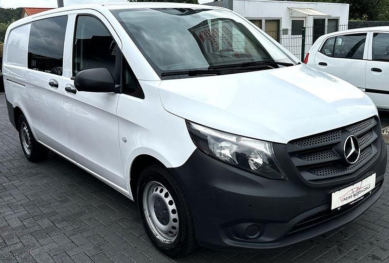 Weiß Gebraucht 2020 Mercedes Vito Van / Kleinbus | 19.990 € (Fairer Preis) - Bild 1/4