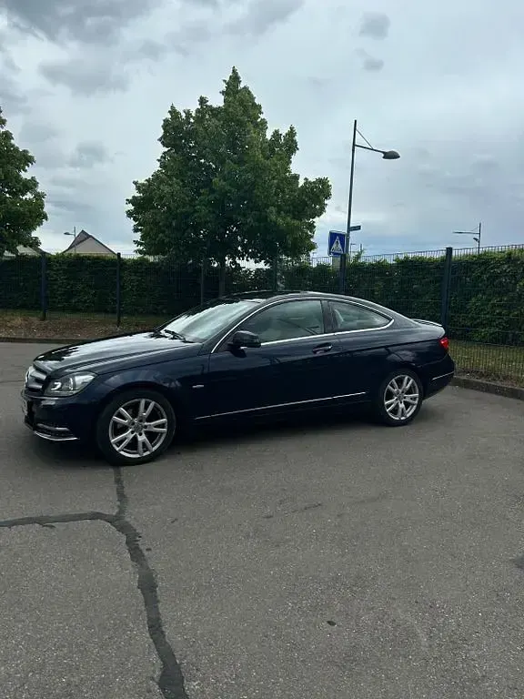 Gebraucht Mercedes C220 179 PS (131 kW) 2012 Weiß Coupé