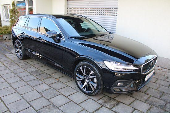 Onyxblack Gebraucht 2025 Volvo V60 Core Kombi | 34.450 € (Superpreis) - Bild 1/4
