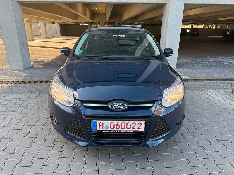 Gebraucht Ford Focus Ambiente 95 PS (69 kW) 2014 Blau Kombi