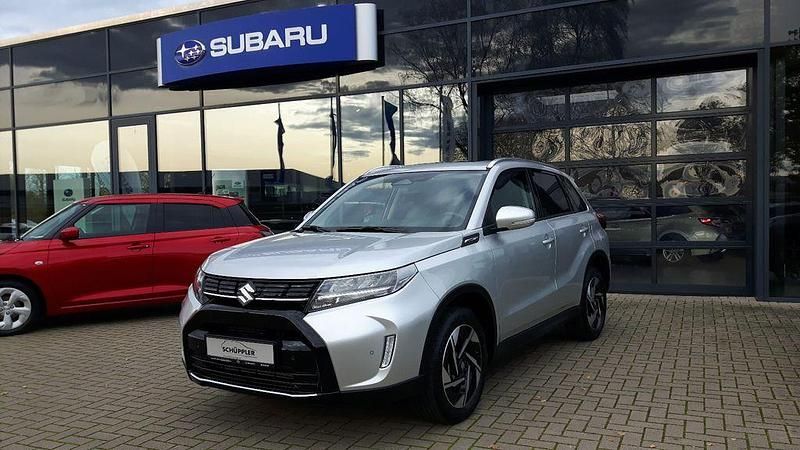 Silber Gebraucht 2025 Suzuki Vitara Comfort+ SUV | 24.990 € - Bild 1/4