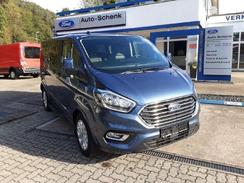 Chromablau metallic Gebraucht 2023 Ford Tourneo Custom Titanium Van / Kleinbus | 40.990 € (Guter Preis) - Bild 1/4