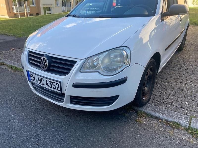 Weiß Gebraucht 2007 VW Polo Trendline Limousine | 1.350 € (Guter Preis) - Bild 1/4