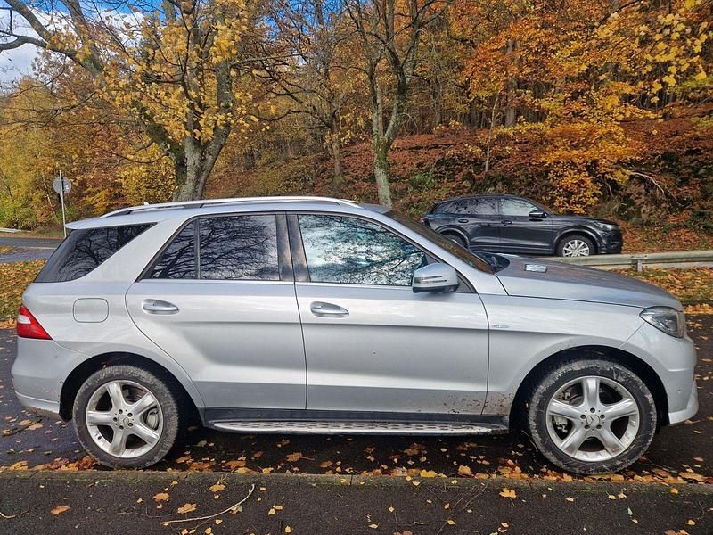 Gebraucht Mercedes ML350 258 PS (189 kW) 2012 Silber SUV