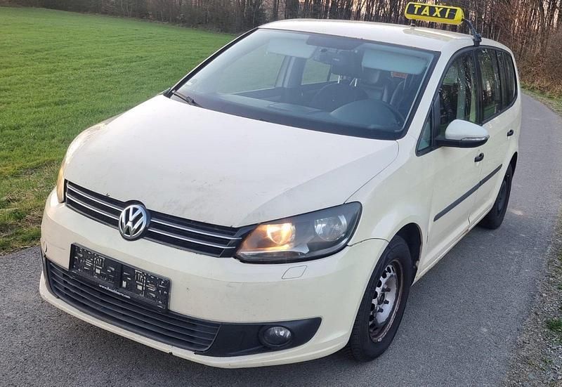 Beige Gebraucht 2012 VW Touran Van / Kleinbus | 1.490 € - Bild 1/4