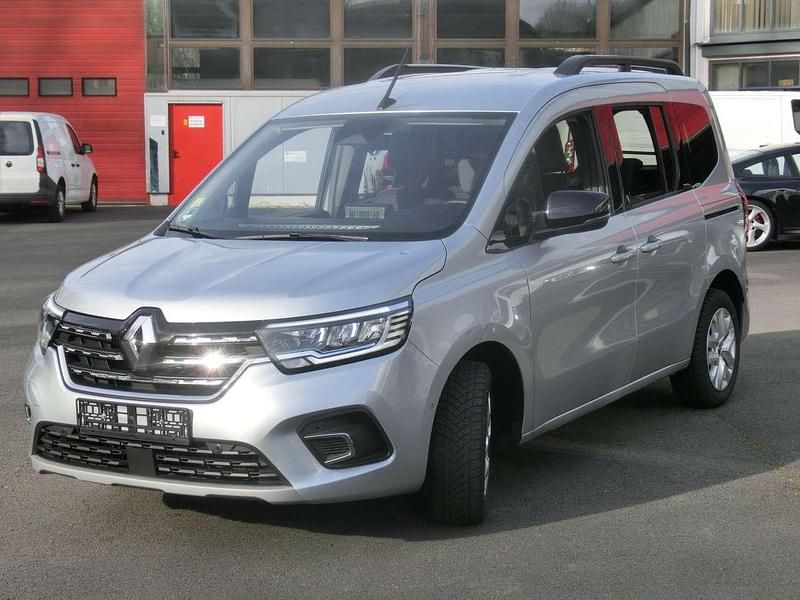 Gebraucht Renault Kangoo Play 131 PS (96 kW) 2023 Silber  grau  metallic Van / Kleinbus