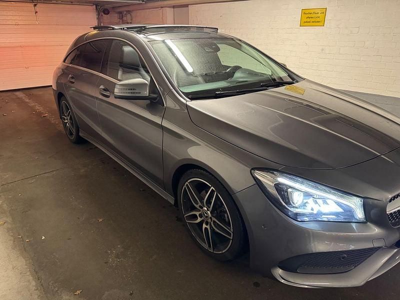 Grau Gebraucht 2018 Mercedes CLA200 Shooting Brake Edition Kombi | 20.900 € (Fairer Preis) - Bild 1/4
