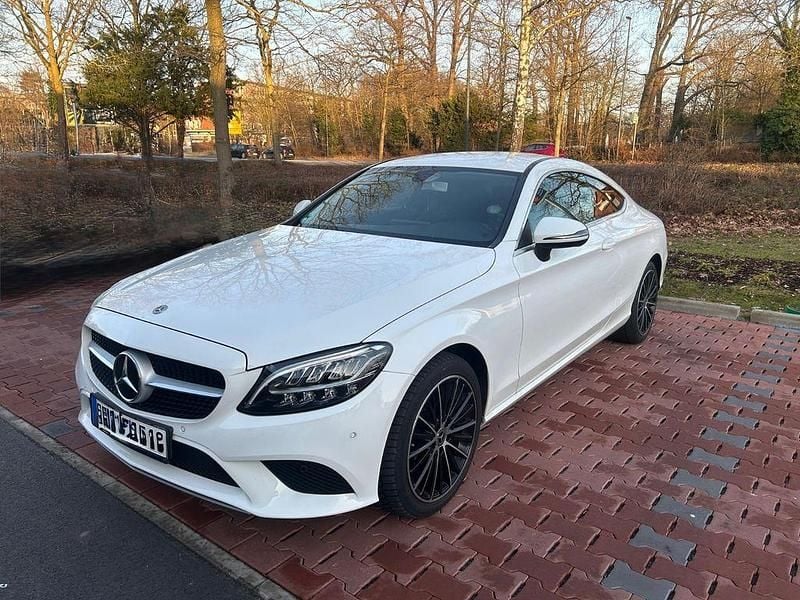 Schwarz Gebraucht 2018 Mercedes C180 Coupé | 22.700 € (Superpreis) - Bild 1/4
