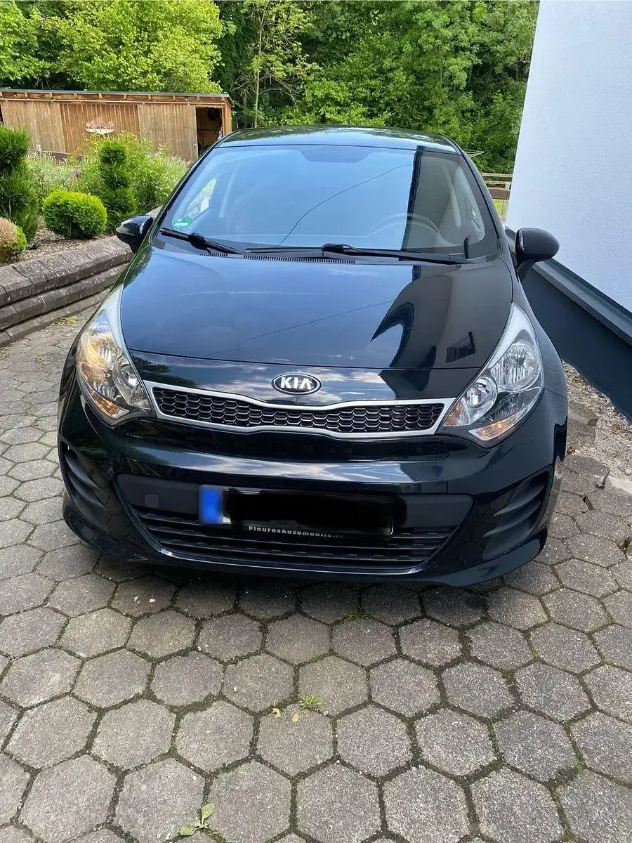 Gebraucht Kia Rio 84 PS (61 kW) 2015 Schwarz Limousine