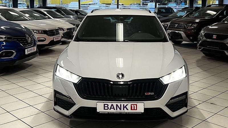 Weiß Gebraucht 2023 Skoda Octavia RS Kombi | 31.900 € (Fairer Preis) - Bild 1/4
